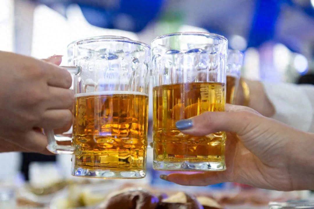 信用网怎么开户_即时零售激活夏日酒水消费新势能信用网怎么开户，情绪、健康与猎奇驱动增长？