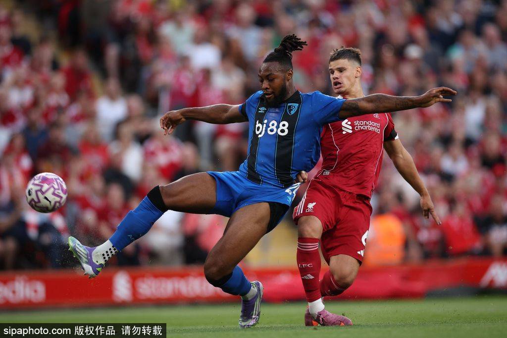 皇冠信用网会员_英超揭幕战-埃基蒂克传射萨拉赫破门 利物浦4-2伯恩茅斯