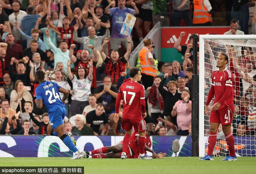 皇冠信用网会员_英超揭幕战-埃基蒂克传射萨拉赫破门 利物浦4-2伯恩茅斯