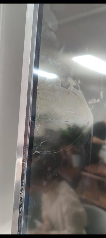 皇冠信用网在线注册_货拉拉司机离开后客户才发现电视屏幕有裂纹 遇到这种情况该咋处理皇冠信用网在线注册？