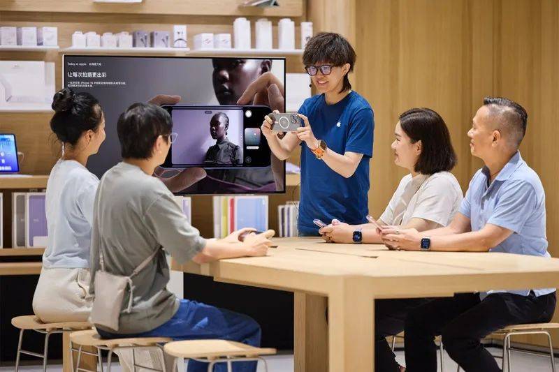 英格兰甲组联赛_大量深圳人涌入英格兰甲组联赛！有人通宵“打地铺”排队……