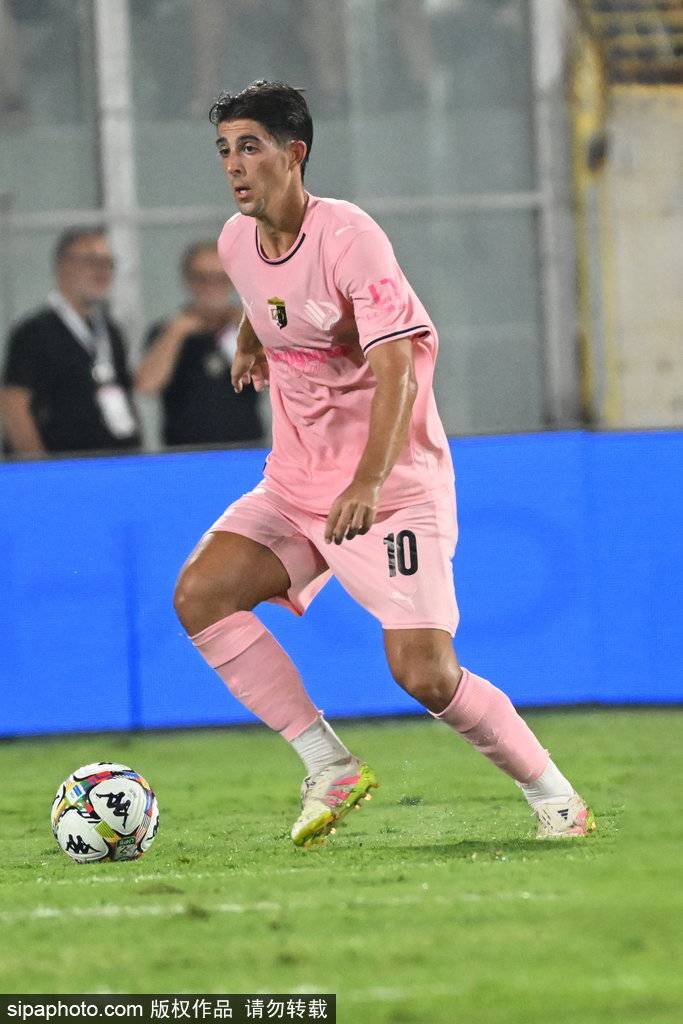 芬兰乙组联赛_曼城4-0大胜狼队芬兰乙组联赛，赖因德斯首秀惊艳全场！