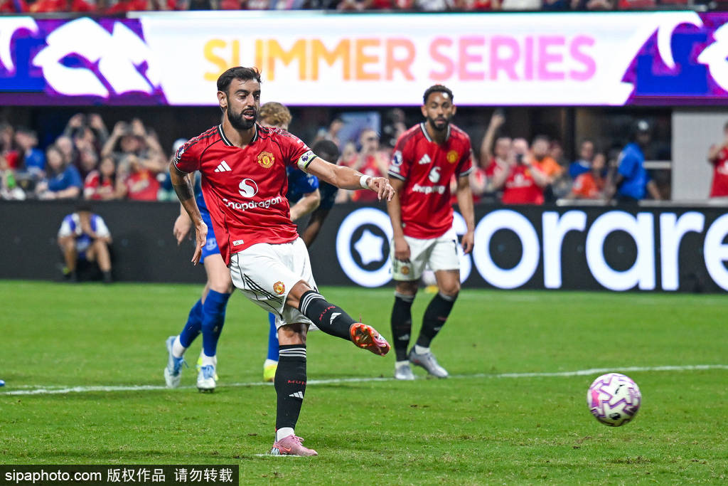 荷兰甲组联赛 _B费首轮数据：5次关键传球+2次解围&amp;3次抢断荷兰甲组联赛 ，获评7.9分