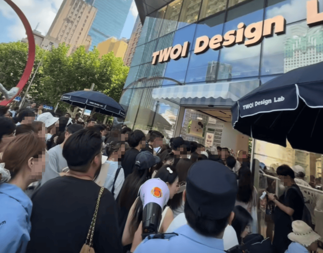 皇冠信用网登3代理_开业第一天就闭店！人多到崩溃皇冠信用网登3代理，排队超8小时，品牌道歉，补偿方案公布！