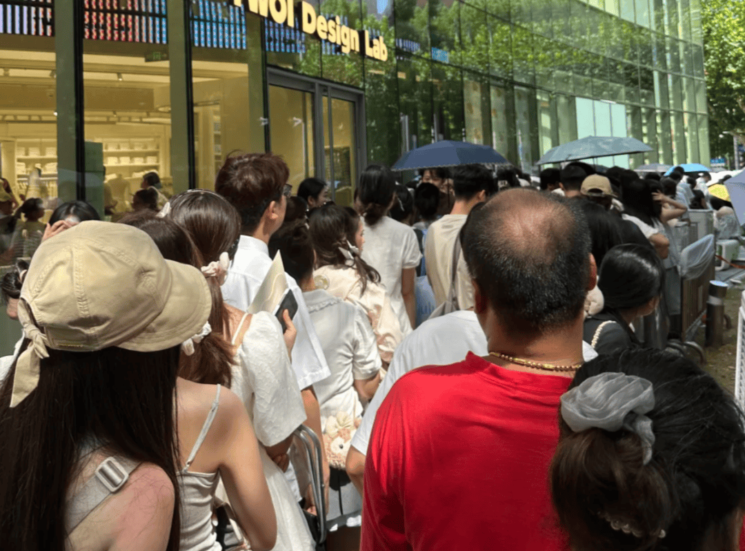 皇冠信用网登3代理_开业第一天就闭店！人多到崩溃皇冠信用网登3代理，排队超8小时，品牌道歉，补偿方案公布！