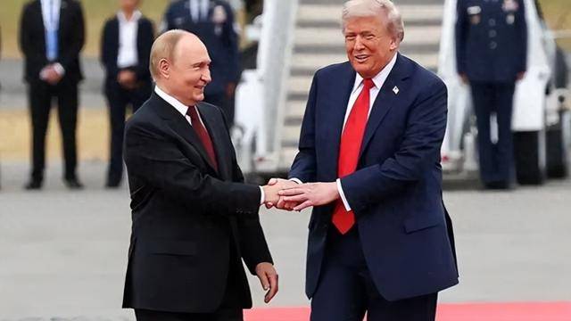 皇冠足球平台代理_特朗普：中俄是“天然敌人”皇冠足球平台代理！俄会背刺中国吗？三个铁证说清真相