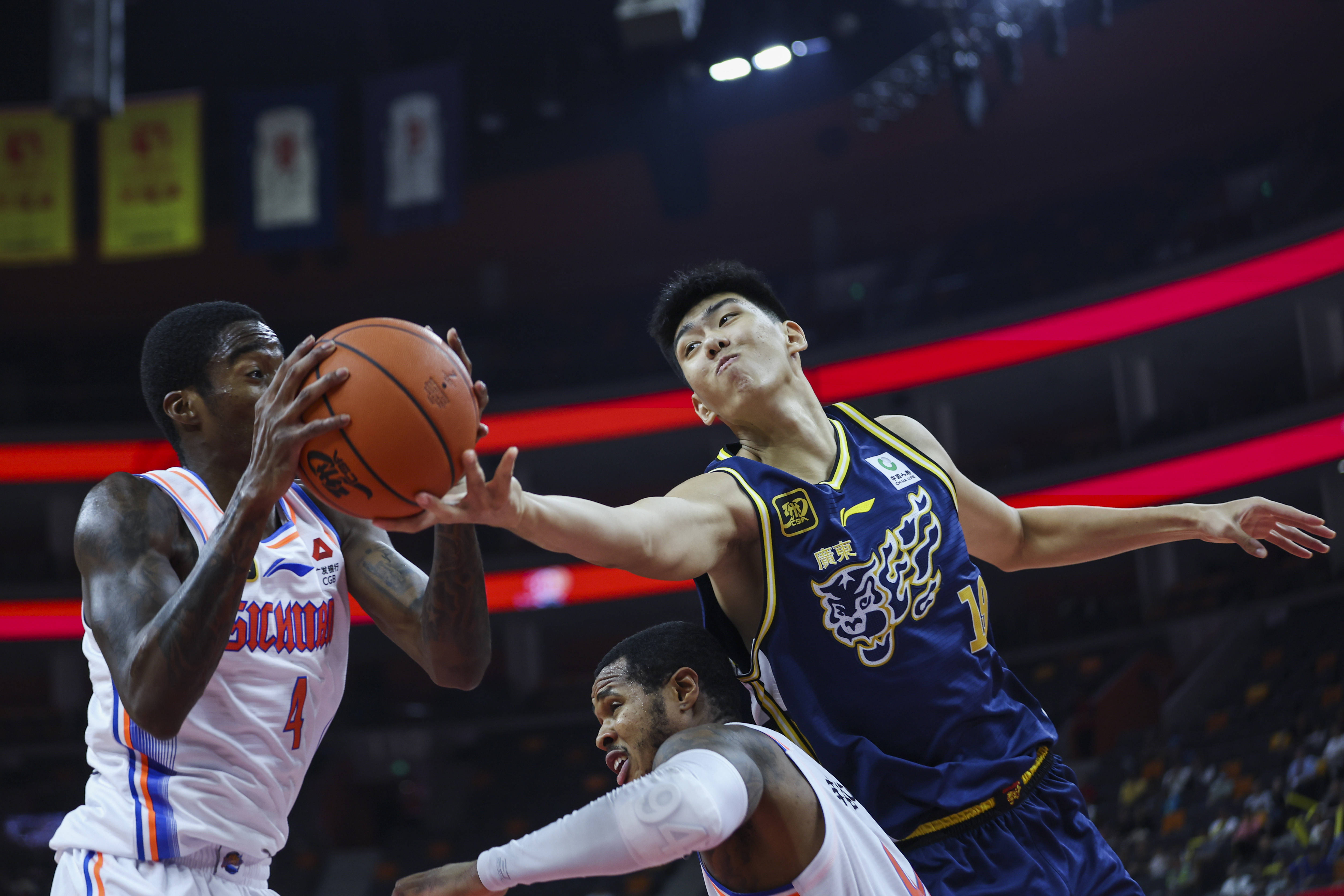 皇冠信用网怎么代理_曝广东辽宁北控同曦正积极谈判 交易徐昕王岚嵚等人