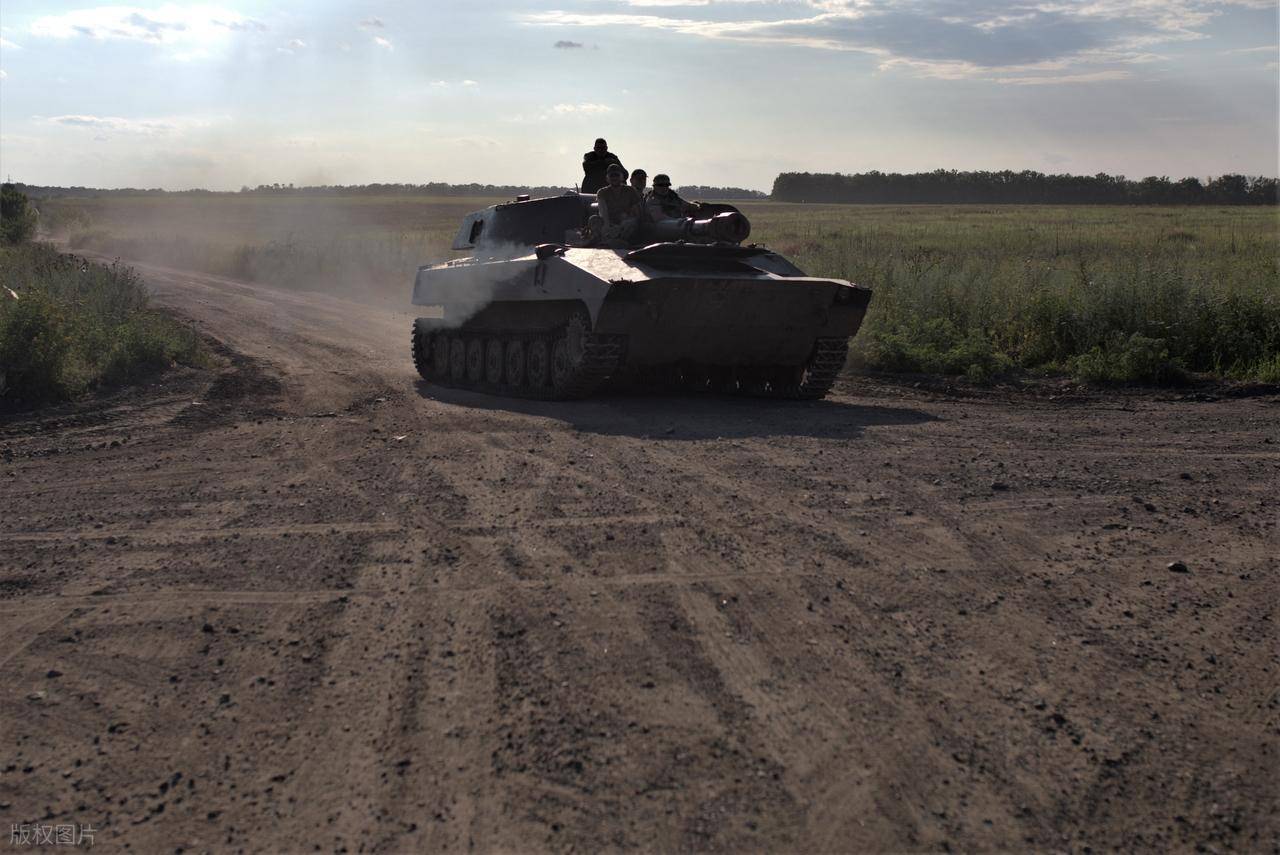 瑞士超级联赛_空袭再现！乌军156旅营区30次剧烈爆炸瑞士超级联赛，无人机与导弹齐飞，1个旅被一举重创！