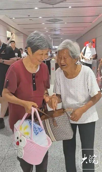 皇冠信用網登2_“安徽108岁母亲车站接78岁女儿”被疑造假皇冠信用網登2，多方回应