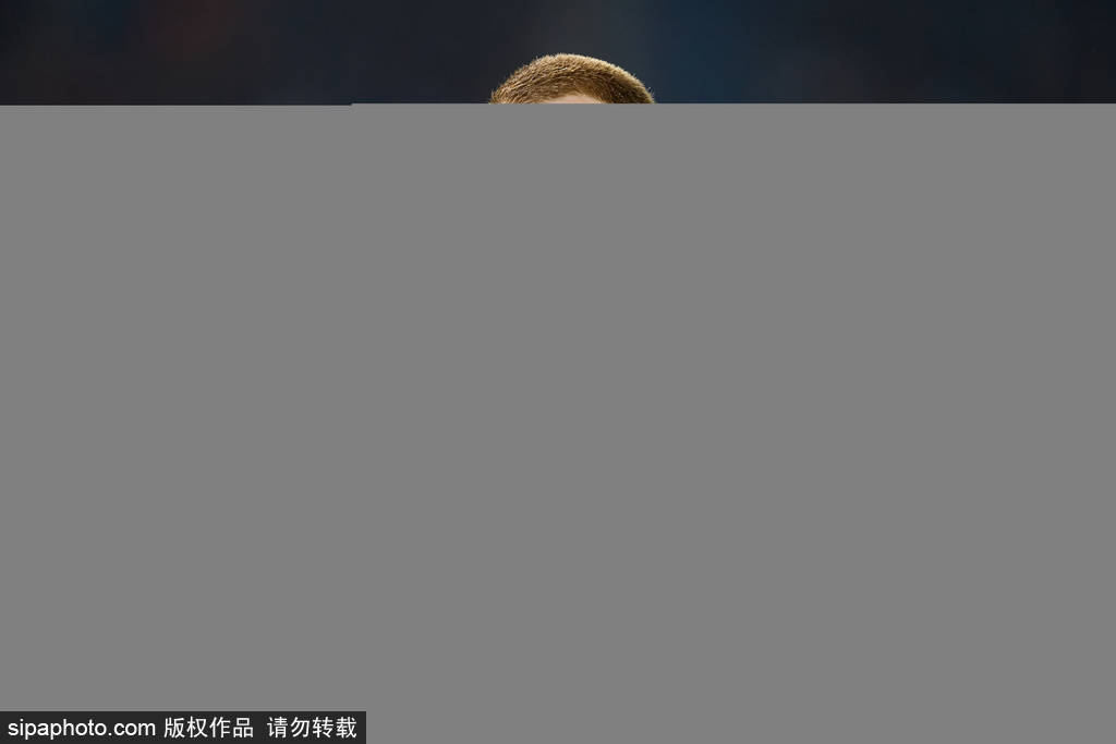 NBA足球平台_丹尼斯-苏亚雷斯加盟阿拉维斯：从巨星到新起点的蜕变之路