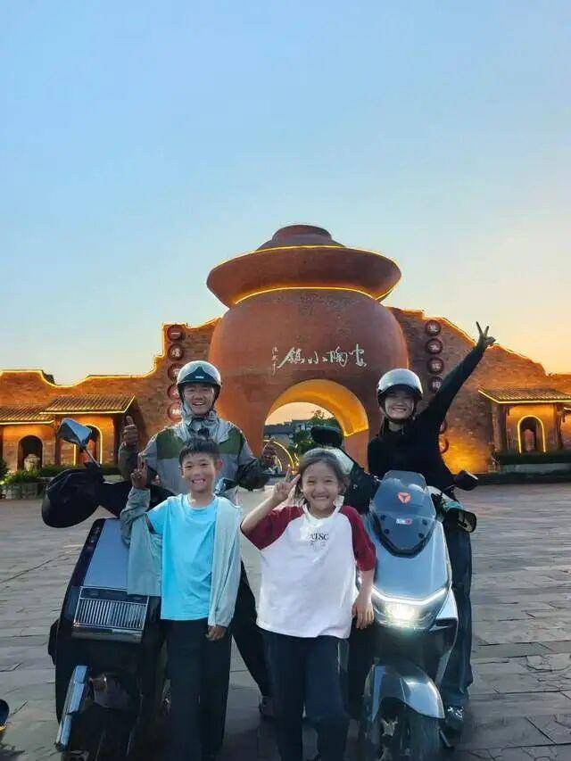 瑟兰vs奥林匹克查内尔_骑电瓶车带两娃跨越2000公里！安徽一家四口17天抵达成都瑟兰vs奥林匹克查内尔，本人回应：用喜爱的方式带孩子看世界