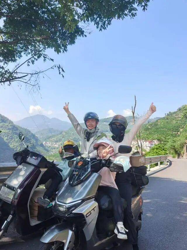 瑟兰vs奥林匹克查内尔_骑电瓶车带两娃跨越2000公里！安徽一家四口17天抵达成都瑟兰vs奥林匹克查内尔，本人回应：用喜爱的方式带孩子看世界