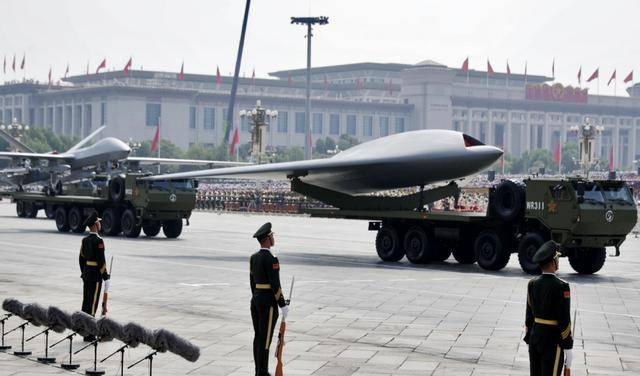 每赫伦vs拉路维尔_憋了几个小时每赫伦vs拉路维尔，外媒锐评九三阅兵：中国武器看着强，但没打过实战