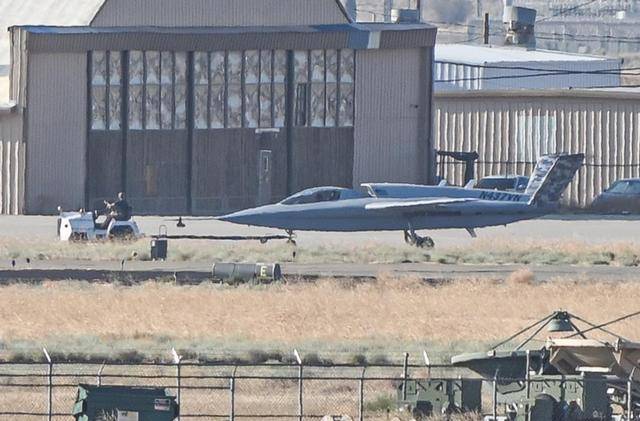 世界杯2026欧洲外围赛_一个座舱的差距：中国无人机已可独立空战世界杯2026欧洲外围赛，美国把无人机改战斗机