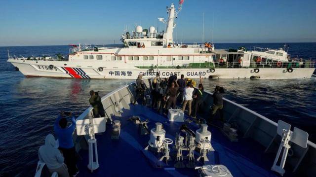 皇冠信用網代理流程_24艘中国舰船列阵仁爱礁皇冠信用網代理流程，菲方断粮112天后，成功完成补给！