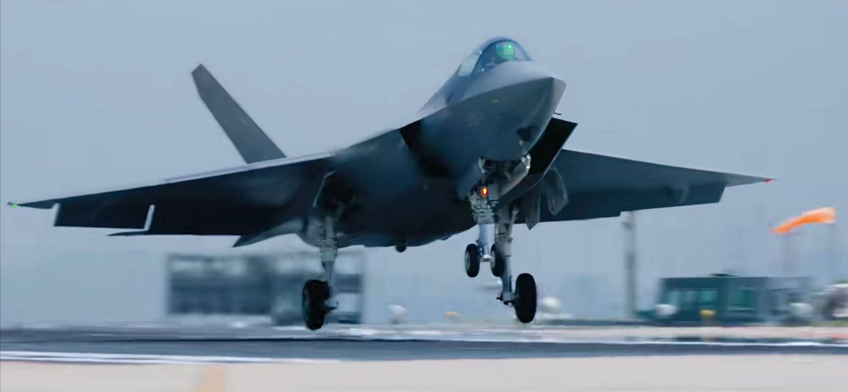 皇冠信用网申请_震撼消息！歼 - 35 攻克难关皇冠信用网申请，成功解锁辽宁舰滑跃起飞