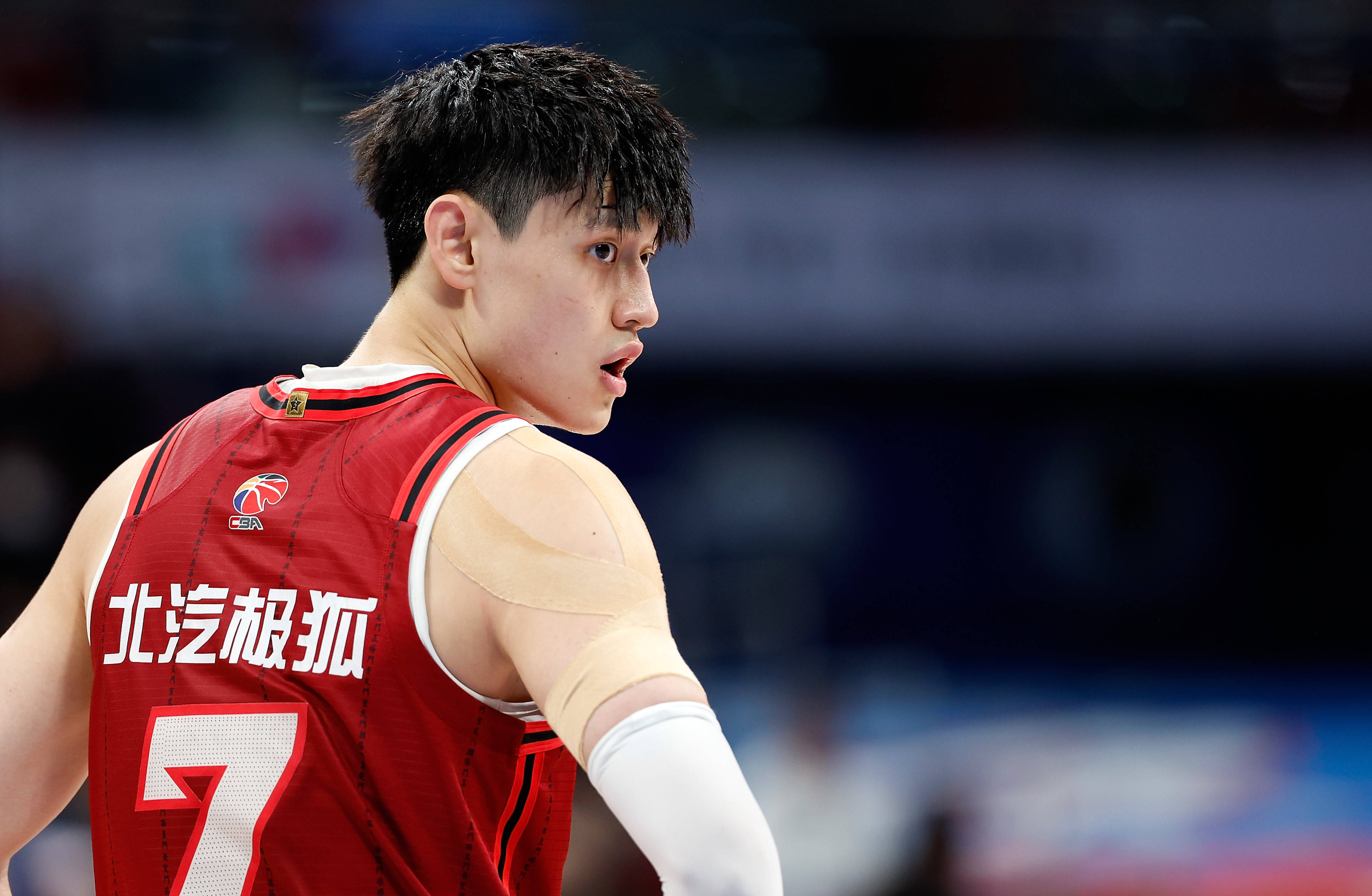 皇冠信用网会员注册_美记：曾凡博是篮网最后一个双向合同的头号人选