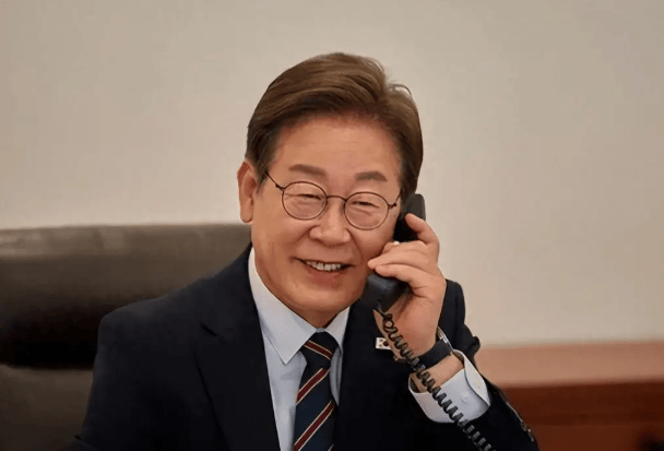 皇冠信用網在线注册_要么出手对付中国皇冠信用網在线注册，要么放弃领土，李在明登机返回韩国，临走前送中方15个字！