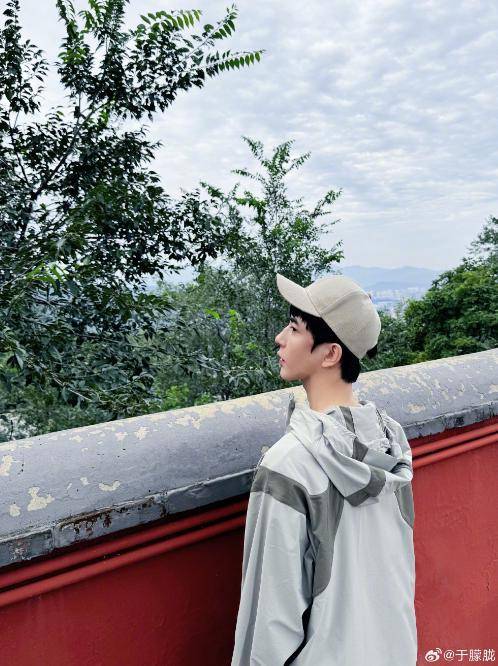 皇冠信用在线开户_37岁男演员于朦胧被传坠楼皇冠信用在线开户，7月刚注销工作室，警方回应