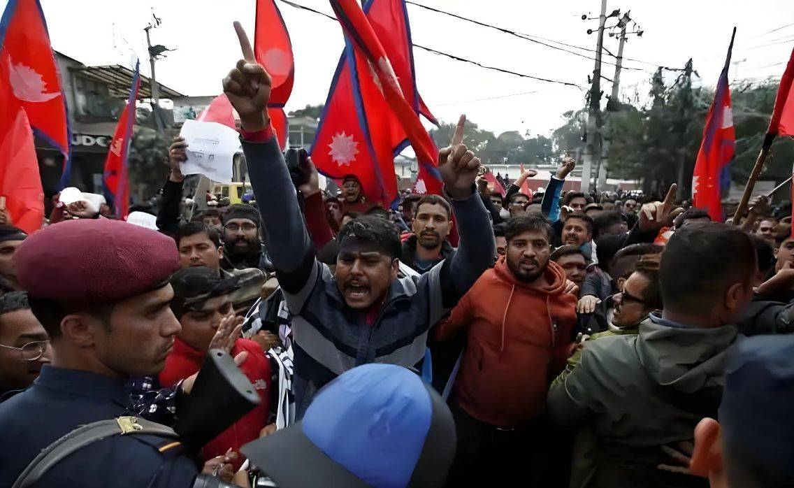 皇冠信用網出租足球_尼泊尔上演的动乱更像“颜色革命”皇冠信用網出租足球，由境外势力策划试图更迭政权