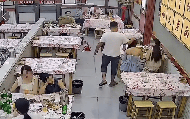 皇冠信用網如何申请_警方通报“女子吃夜宵被陌生男子摸头辱骂”：闵某某(男皇冠信用網如何申请，34岁)被拘