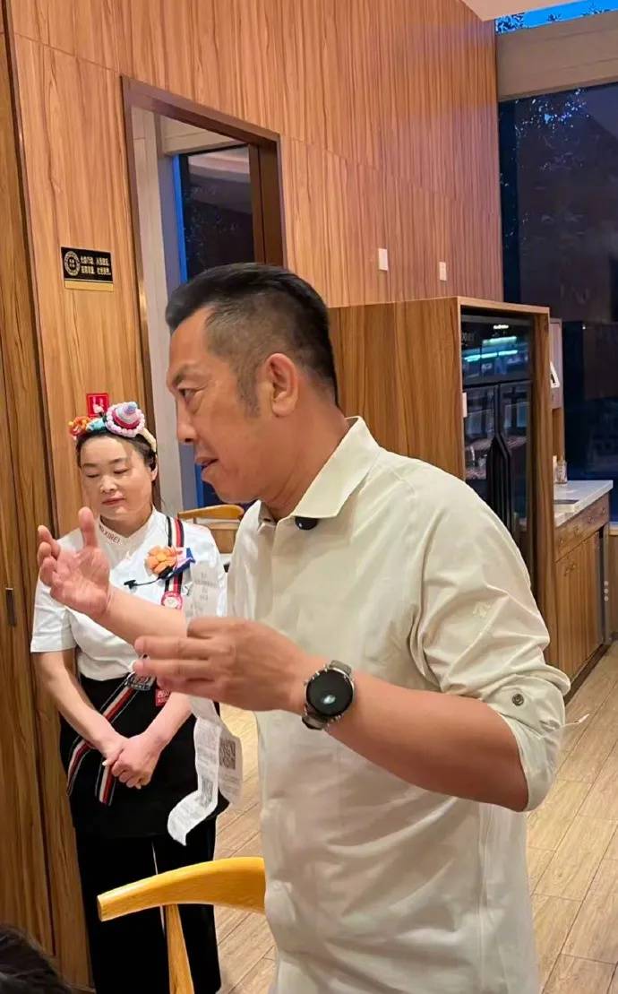 皇冠信用網代理登3_罗永浩宣布“停战”皇冠信用網代理登3，数据显示事件中仅有6%的公众支持西贝；多位餐饮老板声援西贝