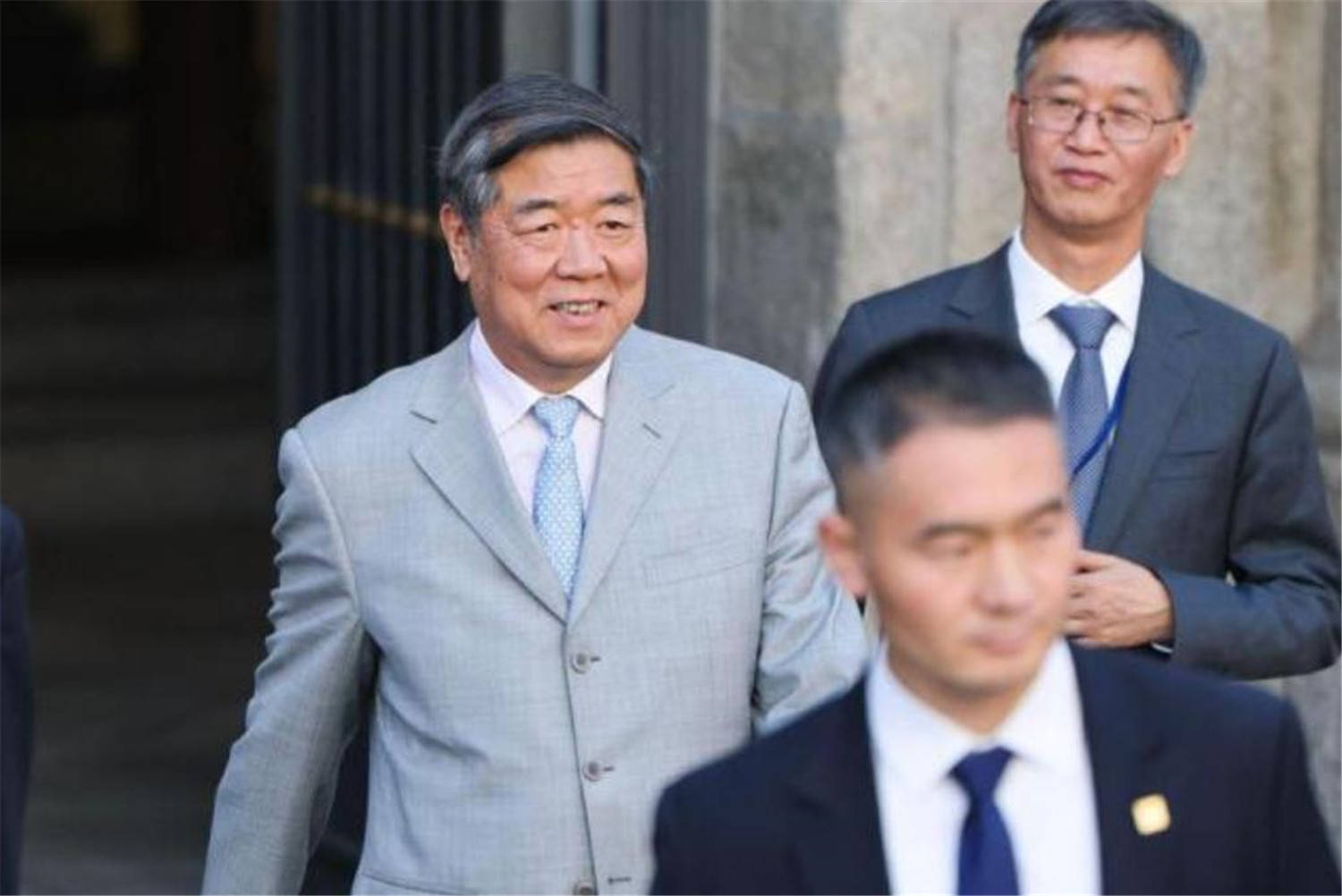 科威特超级联赛_中美激烈交锋两天后科威特超级联赛，中国大胜归来，中国代表走出会场喜气洋洋