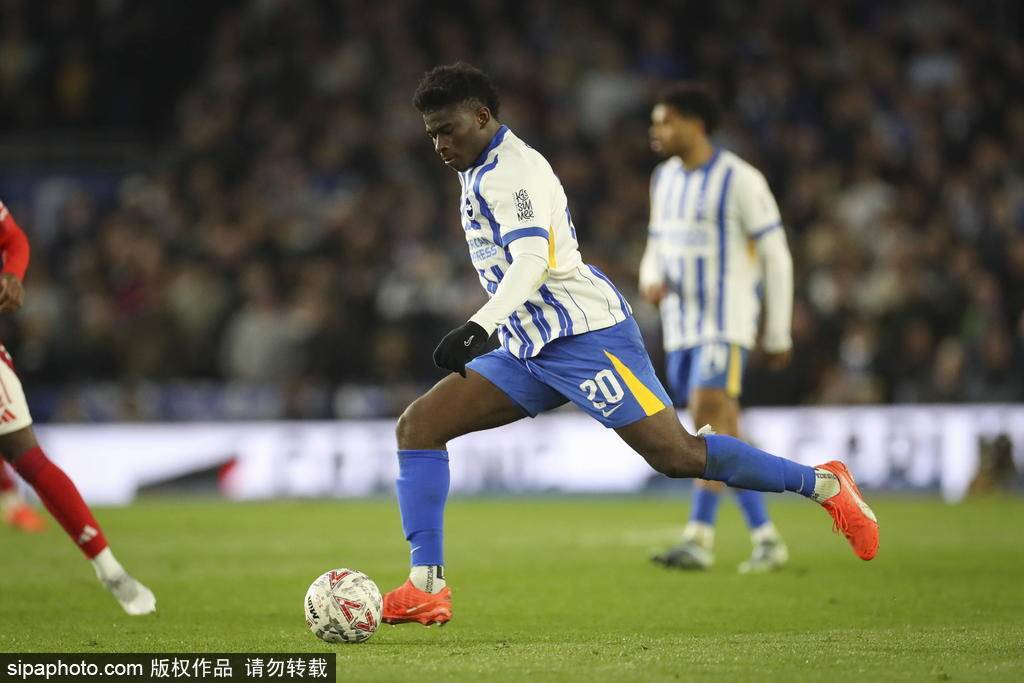 皇冠信用网登2代理_6.665亿镑皇冠信用网登2代理！曼联营收创纪录 冬窗有钱追巴莱巴补强中场