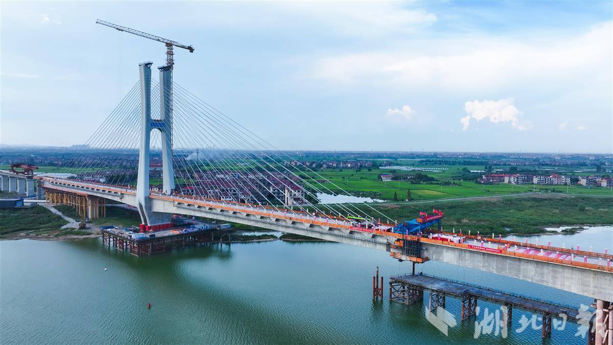 皇冠welcome注册账号_在鄂央企承建皇冠welcome注册账号！昌九高铁南昌扬子洲赣江公铁大桥合龙