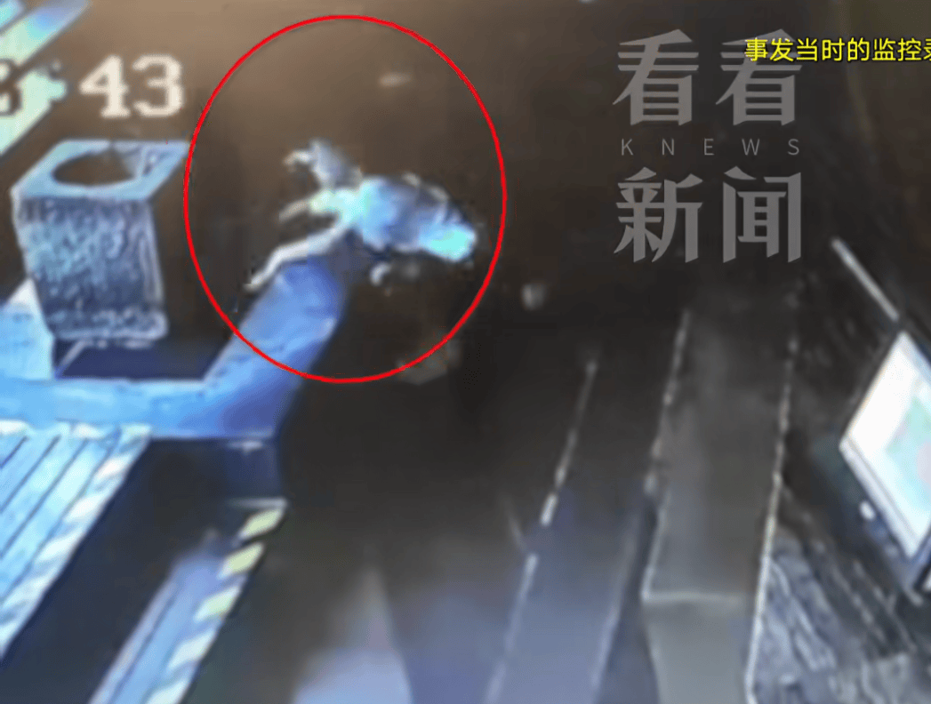 皇冠信用盘网址_血流不止皇冠信用盘网址，脸上缝30多针需整容！上海一知名火锅店发生意外，顾客和商家互相指责……