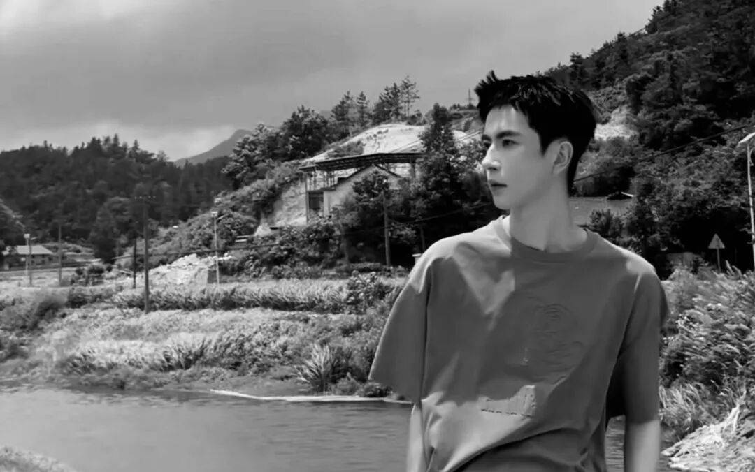 新版hga030_请让于朦胧安息新版hga030，别再散布谣言和阴谋论了 | 新京报快评