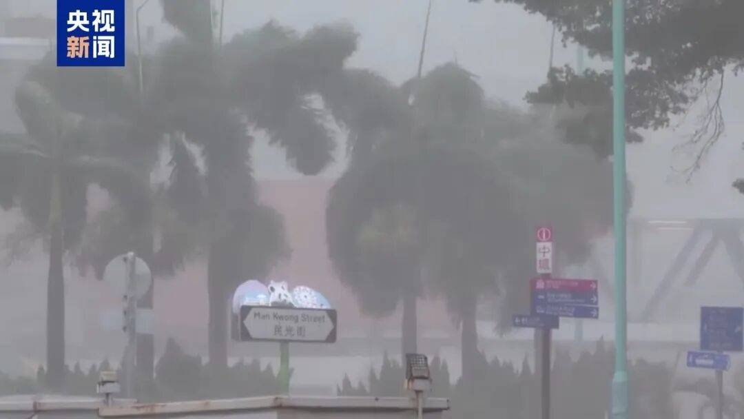 皇冠信用网押金多少_香港一酒店大门被海水冲破皇冠信用网押金多少，海水倒灌有人被冲倒，涉事酒店：未造成伤亡，仍在营业