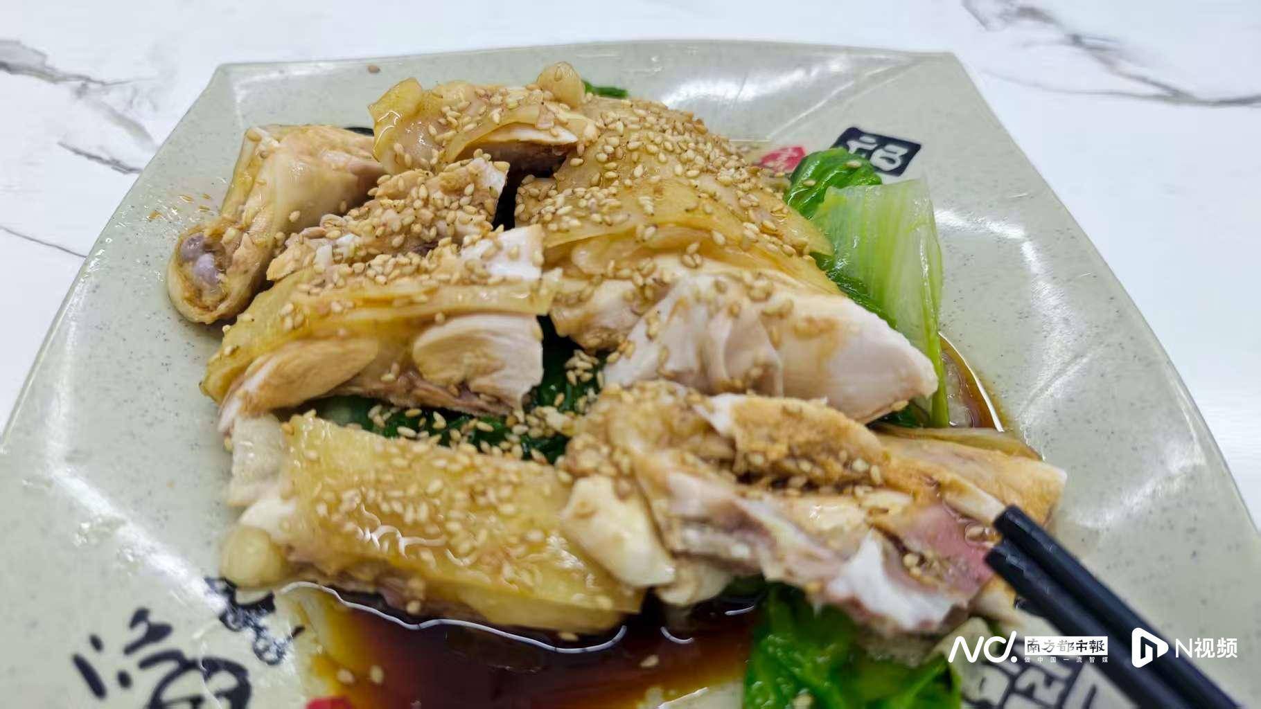 皇冠信用網出租足球_佛山官宣解除“五停”后两小时内皇冠信用網出租足球，我们在街头看见