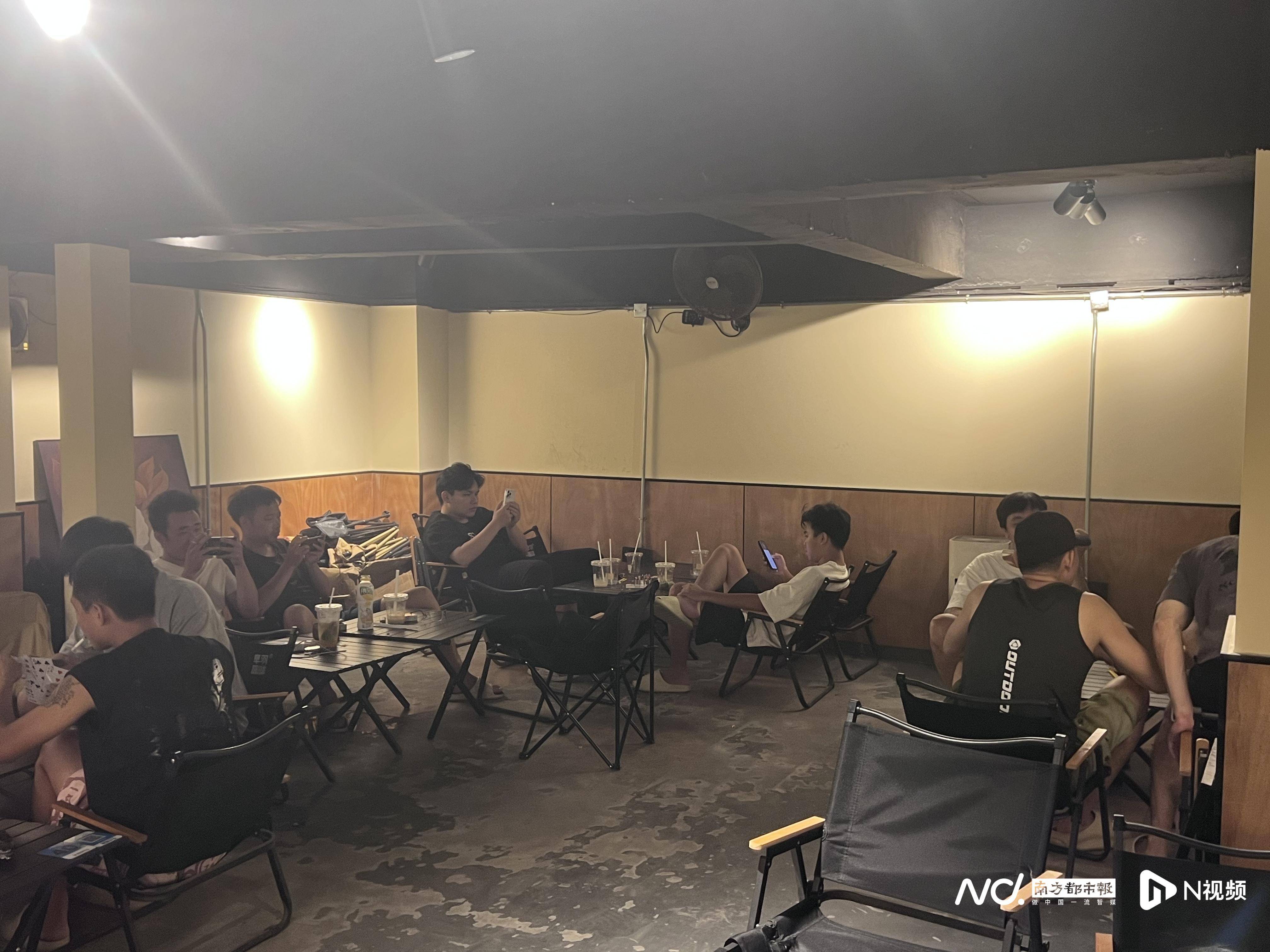 皇冠信用網出租足球_佛山官宣解除“五停”后两小时内皇冠信用網出租足球，我们在街头看见