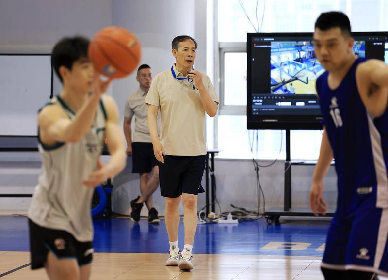 如何申请皇冠信用网_引进赵睿就是为了冠军如何申请皇冠信用网！许利民：健康团结最为重要