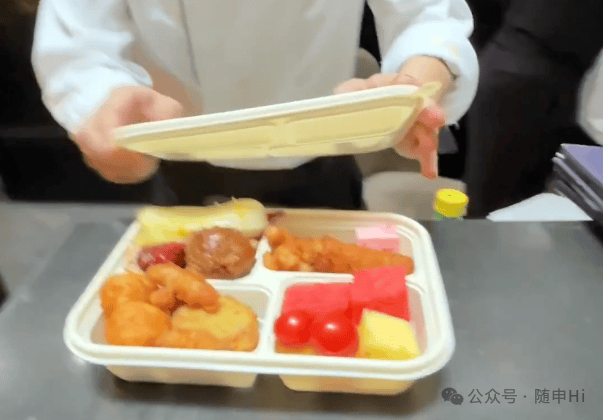 皇冠信用网怎么弄_上海五星级酒店皇冠信用网怎么弄，突然大排长龙！25元装满满一盒，菜品可自选，市民直呼划算