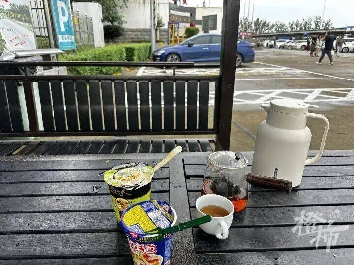 皇冠信用網哪里申请_“猪肝红”预警！有人深圳出发皇冠信用網哪里申请，15小时还没出广东…