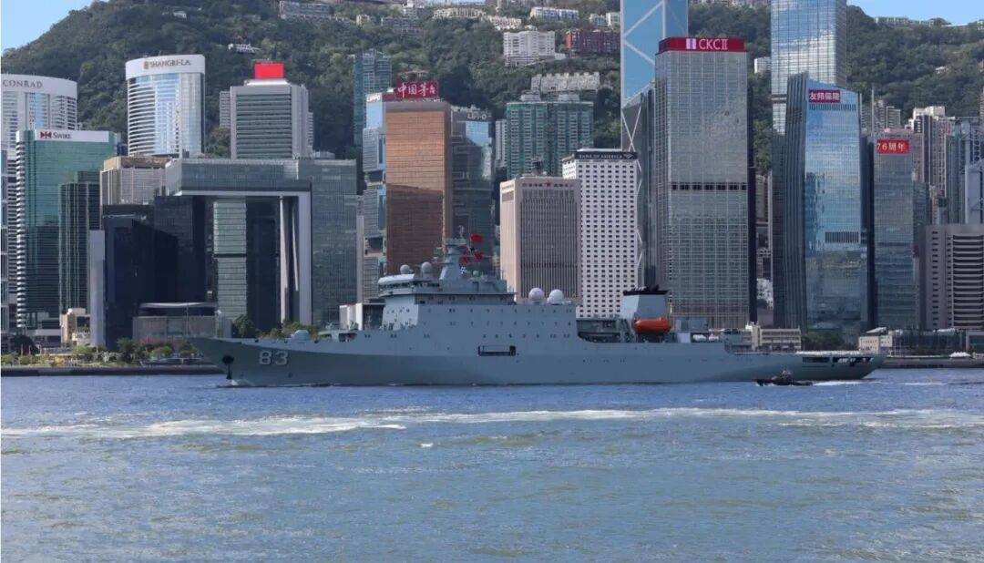 皇冠体育App下载_52岁美籍韩裔男子在解放军舰队附近放无人机皇冠体育App下载，被香港警方逮捕