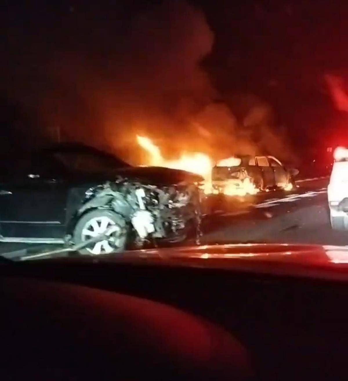 体育皇冠信用網_深南高速一车祸致2死3伤体育皇冠信用網，一位目击者称车上有甩棍没有当场施救，事后得知两人死亡他“觉得好惭愧”