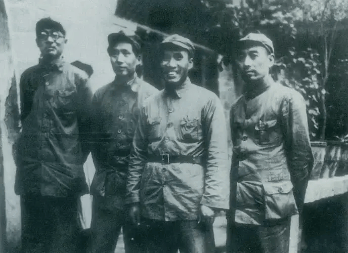 体育皇冠信用网站_王立华：毛泽东提出山地游击战后体育皇冠信用网站，为什么洛川会议上没有形成一致意见？