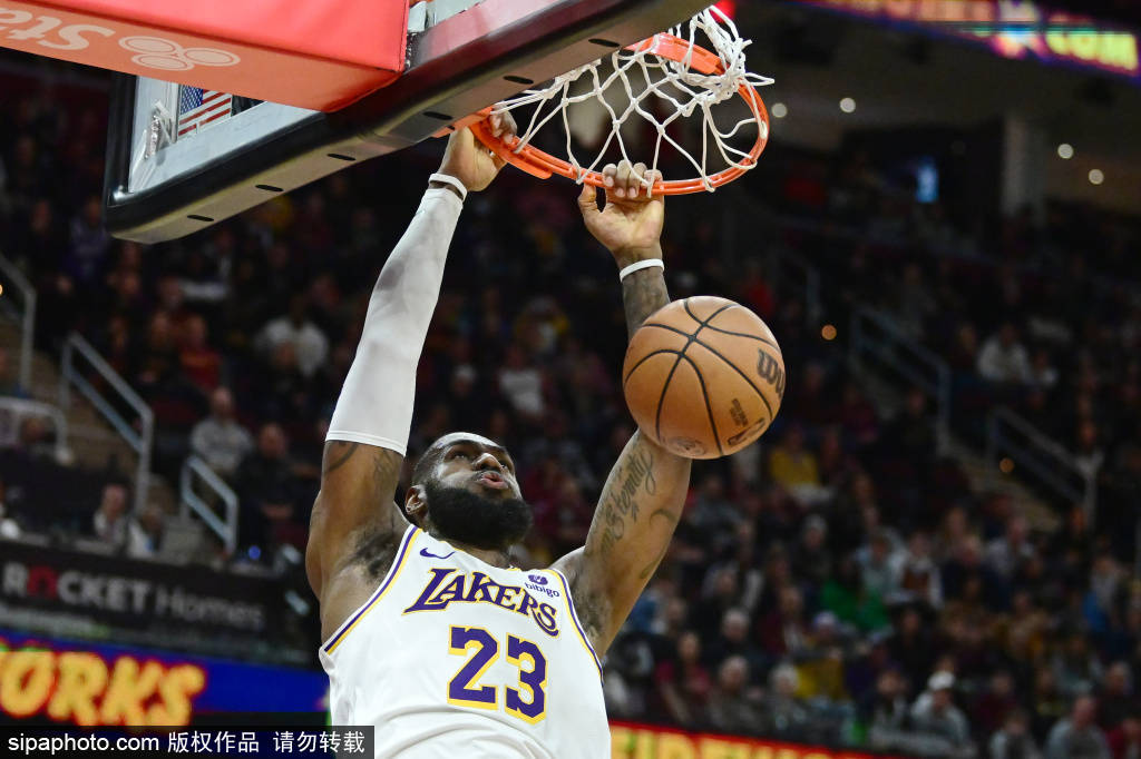 皇冠体育App下载_詹姆斯或将加盟独行侠皇冠体育App下载！湖人交易方案引发热议