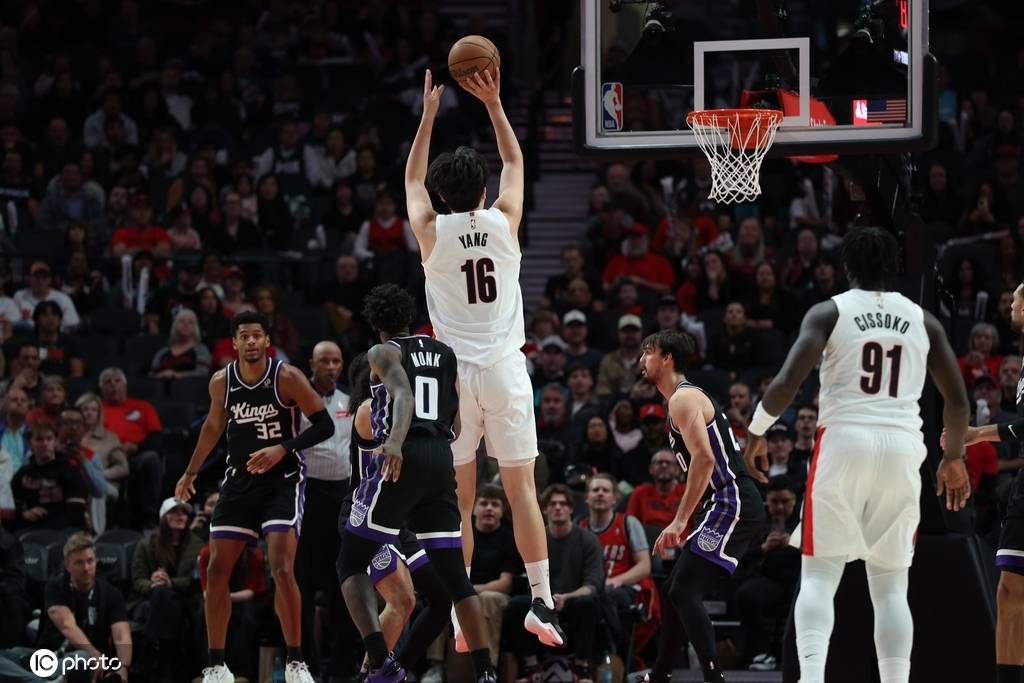 皇冠信用登1_季前赛-杨瀚森16+4+3帽拉文19分 开拓者险胜国王