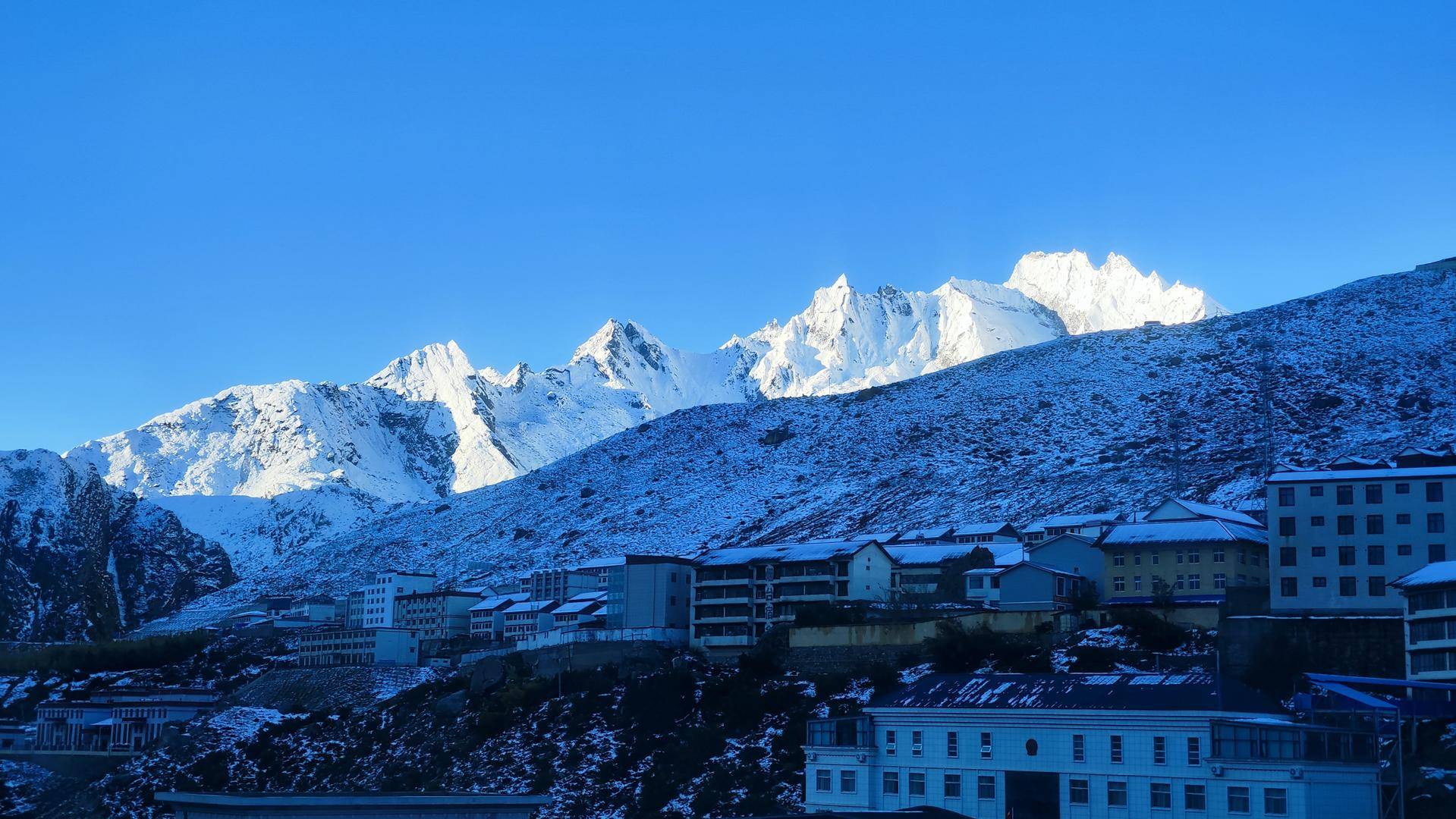 皇冠信用网登1_从尼泊尔回国手机遭“保护性关停”皇冠信用网登1，8天仍未恢复 当事人：在海拔4000多米路边冻到崩溃