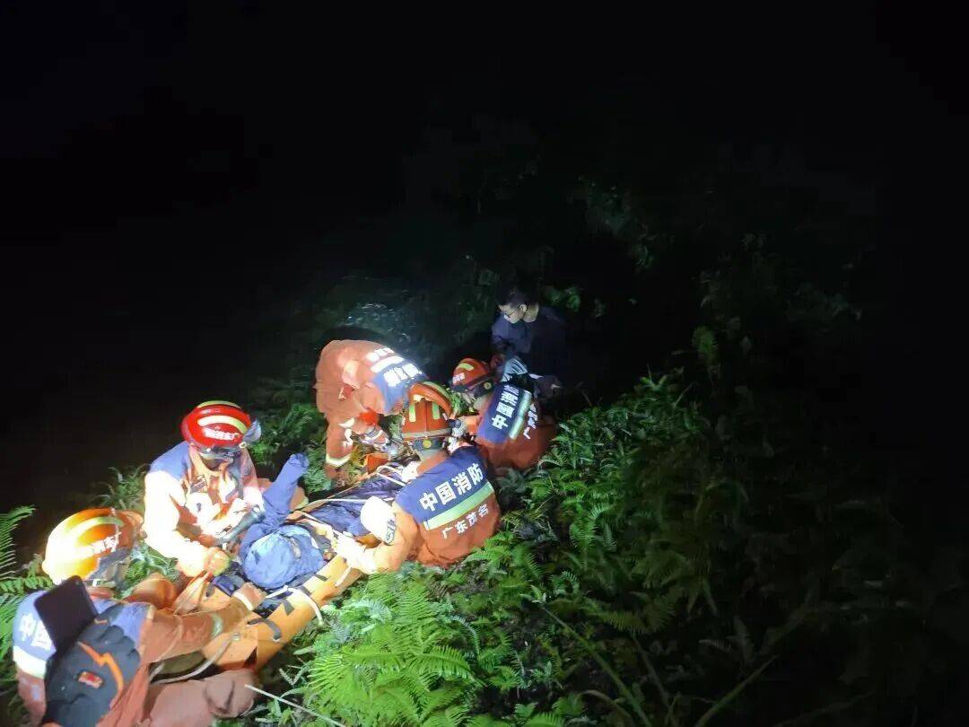 皇冠登3新2管理_93岁老人进山失联皇冠登3新2管理，两天后发现他倒挂在树杈上苦撑……