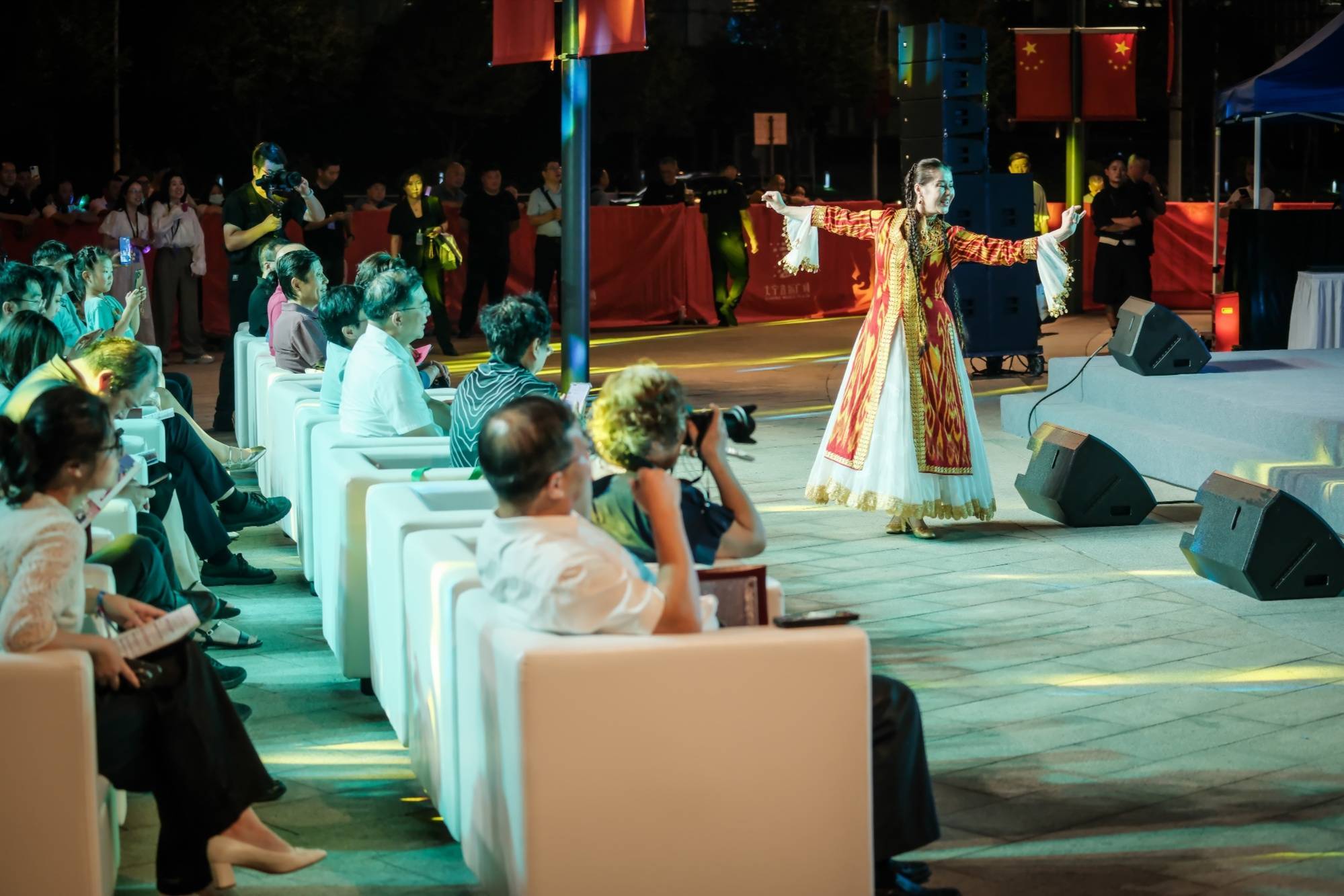 皇冠信用代理出租_多元演出暖申城 文旅融合焕活力 2025第十一届上海街艺节火爆举行