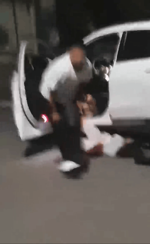 皇冠信用网平台出租_一男子凌晨听到两声呼救皇冠信用网平台出租，循声发现一女子在奔驰车外被白衣男勒昏！受害者：是受朋友之托借钱给白衣男，凌晨被骗至偏僻处遭非礼！