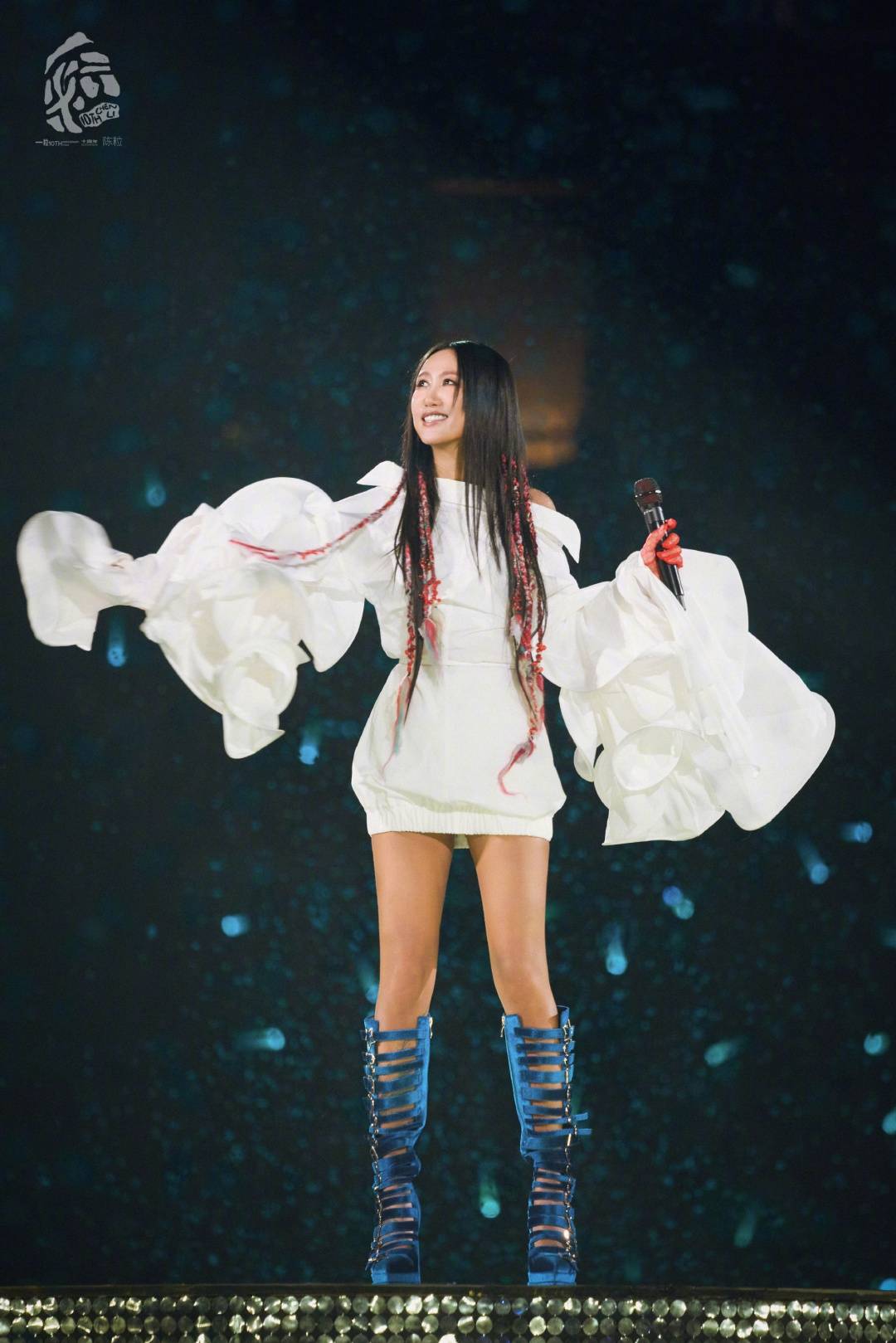 世界杯信用盘怎么租_歌手陈粒演出中耳机爆炸世界杯信用盘怎么租，发文称“将开始减少舞台工作”，透露此类事故已发生3次