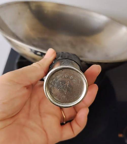 世界杯信用网怎么注册_铁锅用了二三十年仍不粘不锈世界杯信用网怎么注册，女子在线寻厂家想“再买一个”，厂家称已停产