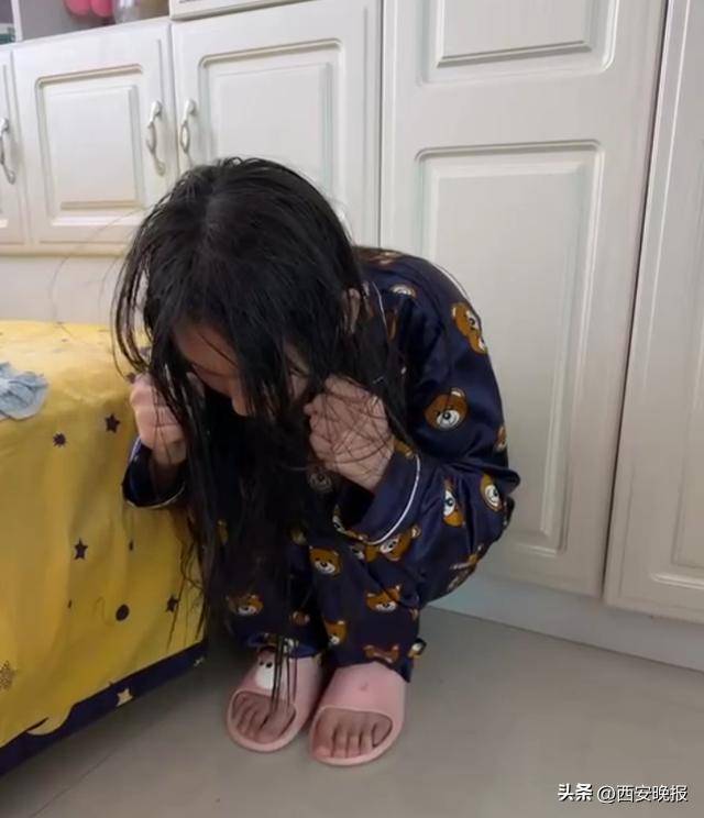 皇冠体育App下载_女生遭同学殴打13次致精神分裂皇冠体育App下载，打人者被拘未执行，校方：虽有肢体冲突，但两人是好朋友