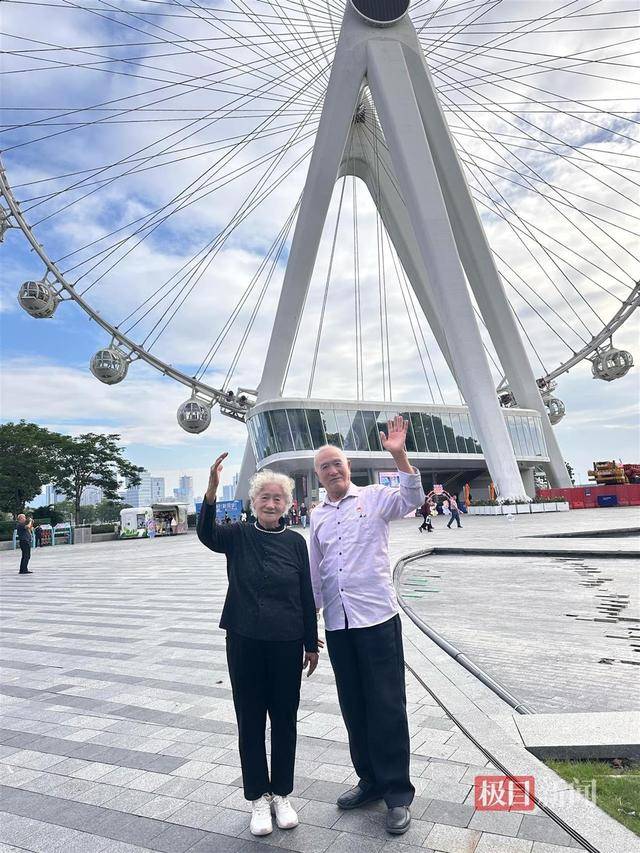 世界杯体育平台_90岁老人自驾23年游遍全国